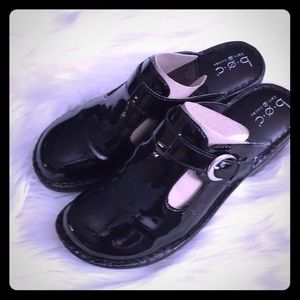 NIB boc patent clogs